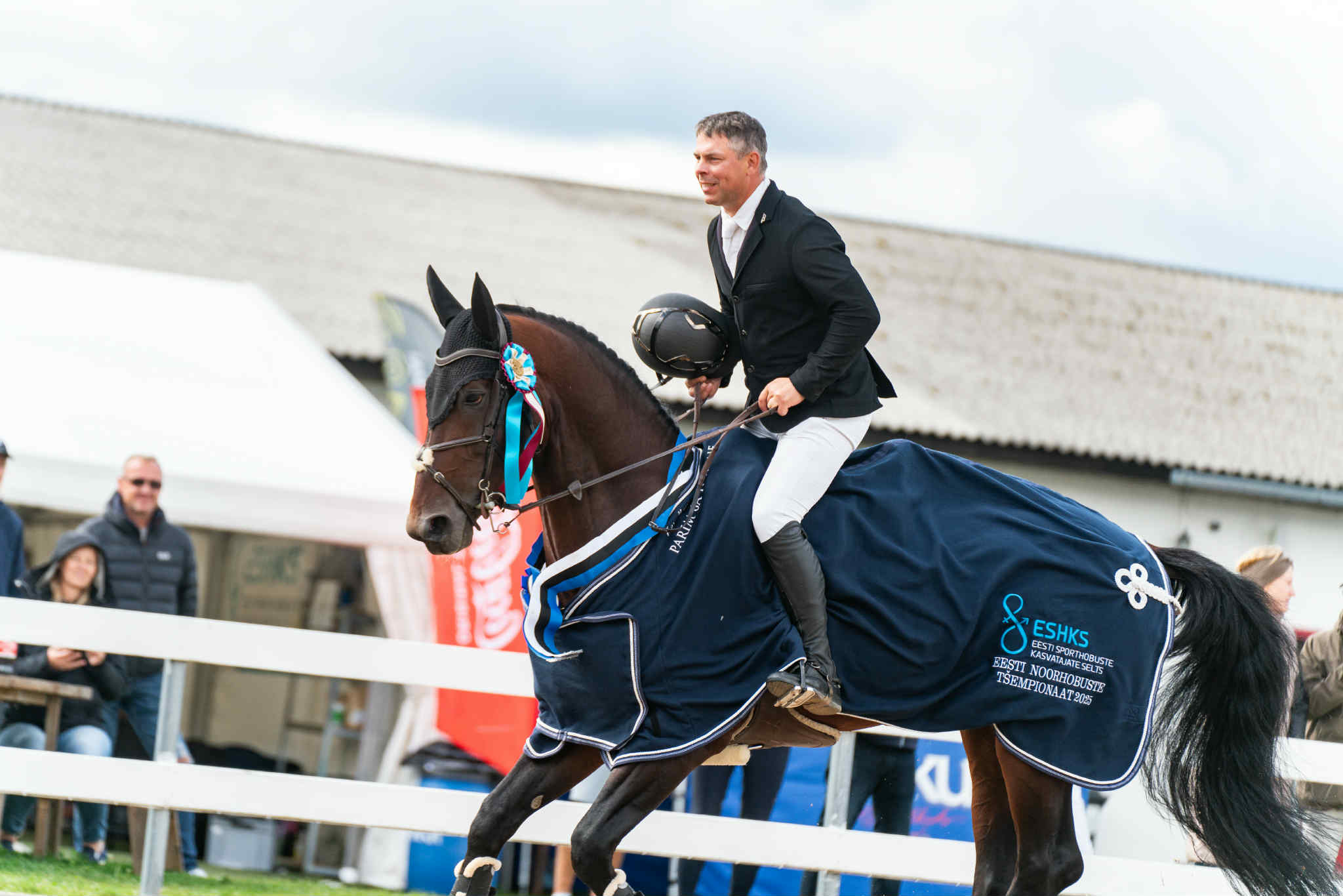 e4e3efa5-bbbc-4b12-ac34-a09a801a765d.jpg (151 KB)